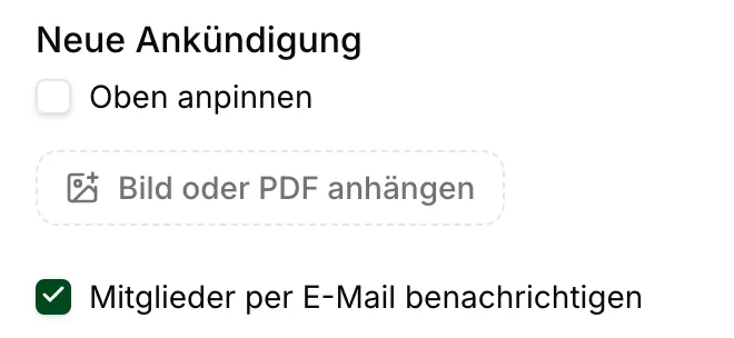 Dialog „Neue Ankündigung“ mit „Oben anpinnen“, einem Anhang und dem Schalter „Mitglieder per E-Mail benachrichtigen“.
